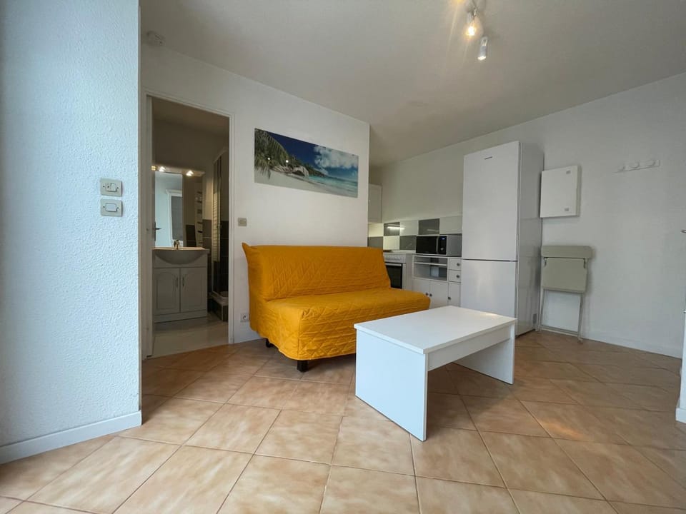Appartement T2 avec Terrasse à 300m de la Plage de Saint-Georges-de-Didonne - FR-1-550-32 Apartment in Meschers-sur-Gironde