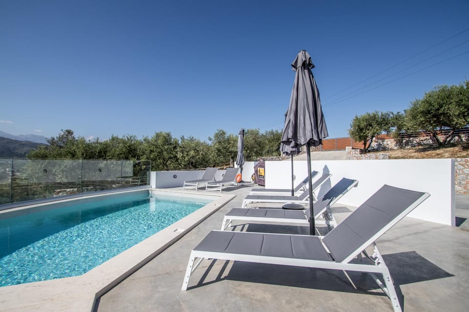 Natural landscape, Mountain view, Pool view, Swimming pool, sunbed
