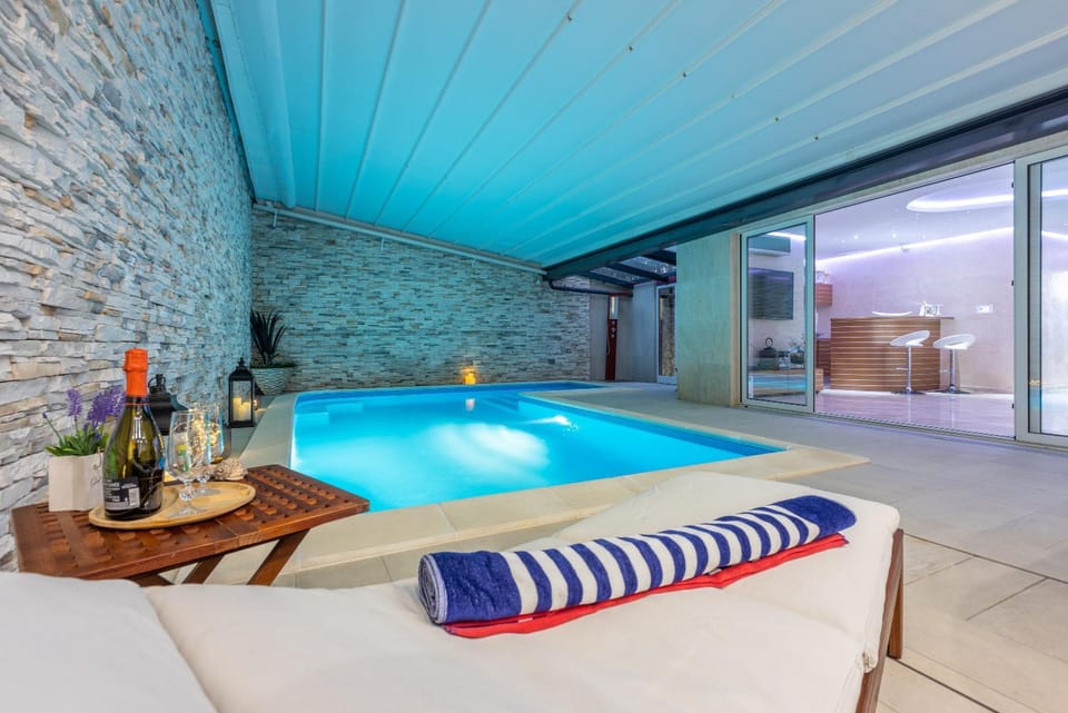 Swimming pool, Swimming pool