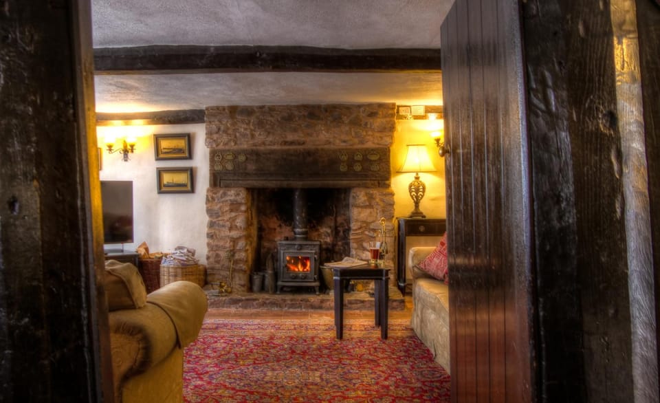 TV and multimedia, Living room, Seating area, flat iron