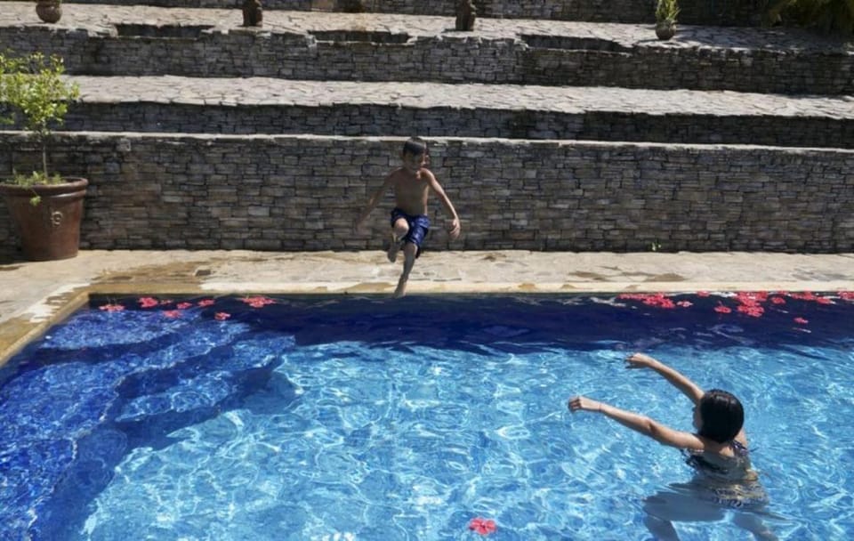 Unique 5 Architectural Homes, Pool & Wi-Fi House in Alajuela Province