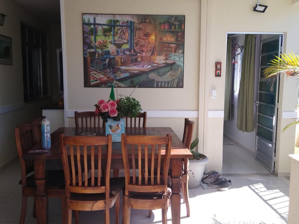 Lounge or bar, Seating area, Dining area