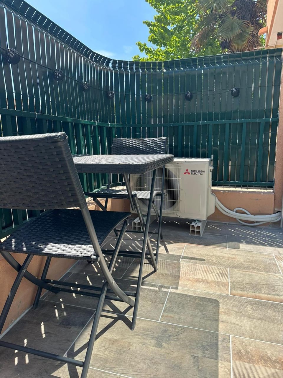 Charmant studio neuf 150m plage sur avenue principale climatisé et parking Apartment in Cavalaire-sur-Mer