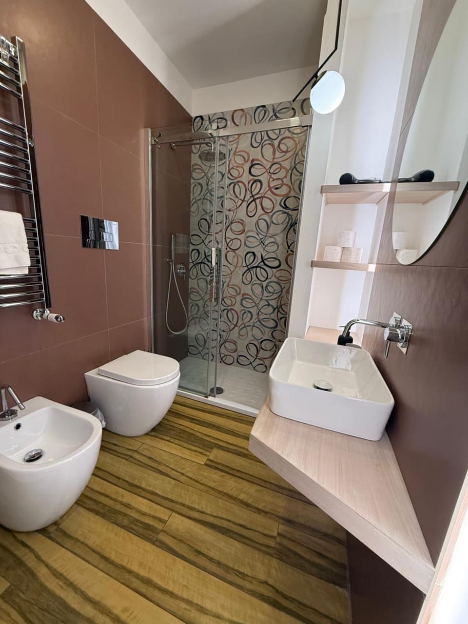 Shower, Toilet, Bathroom, bidet, towels