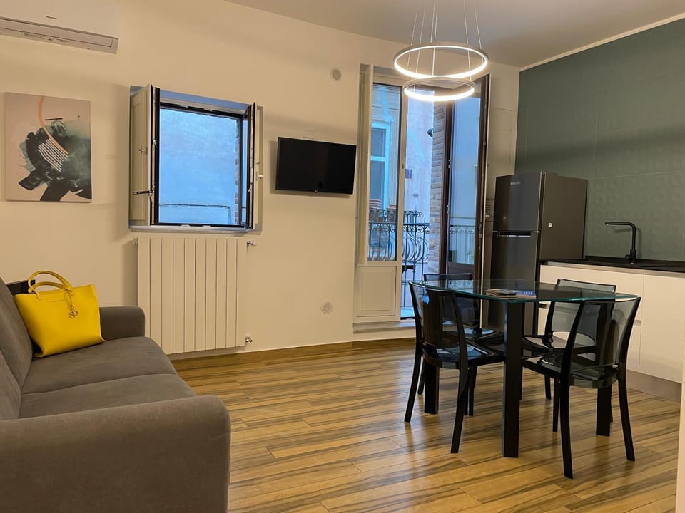 TV and multimedia, Kitchen or kitchenette, Living room, Seating area, Dining area, minibar