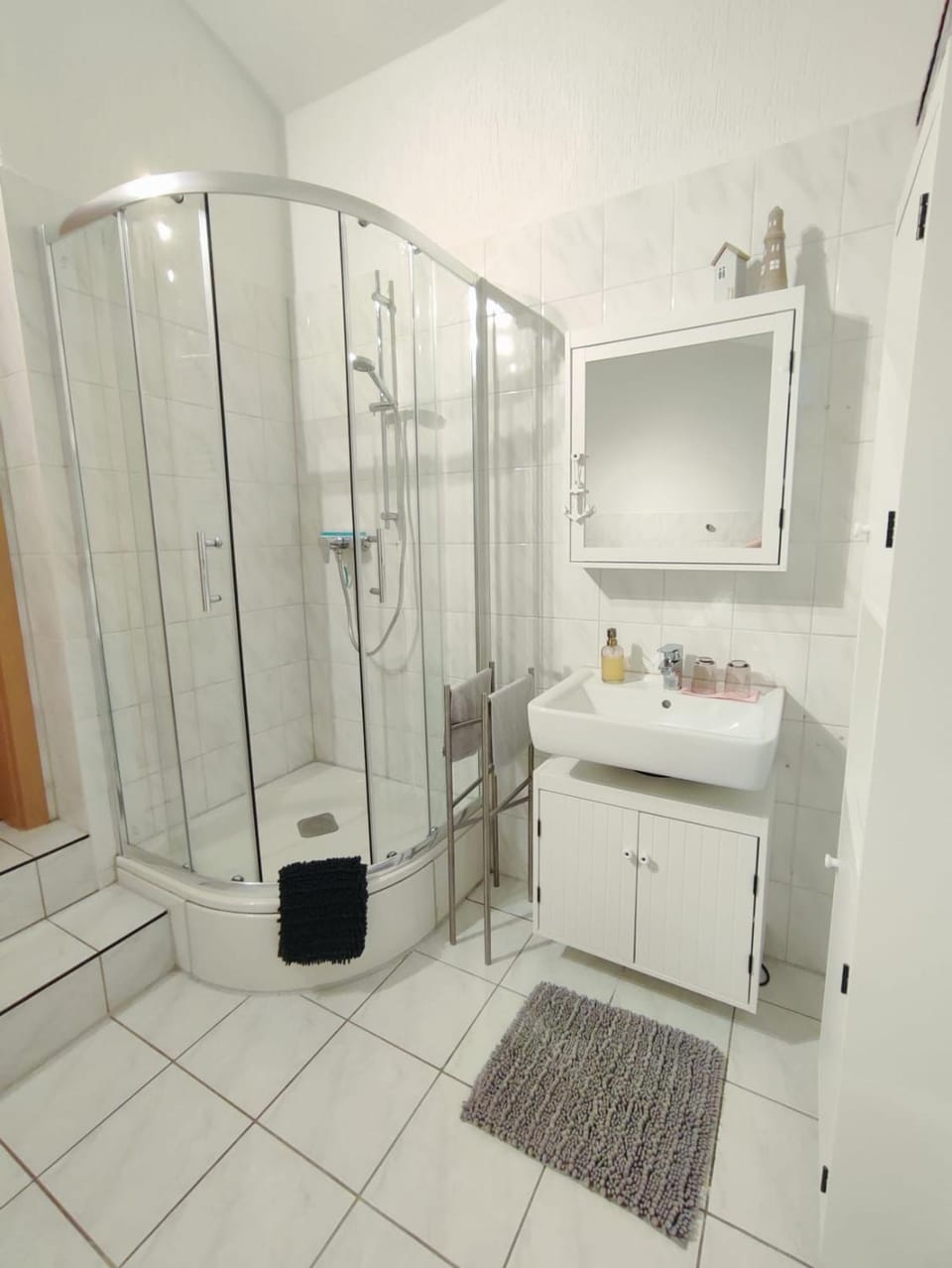 Shower, Bathroom, washing machine