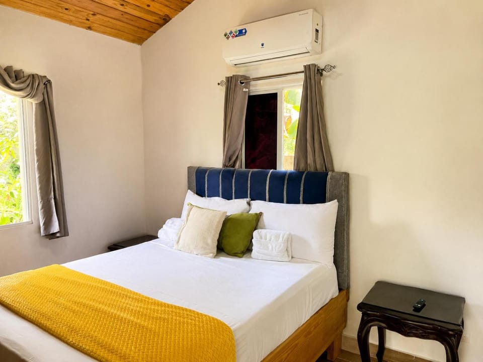 Bed, Photo of the whole room, Bedroom, air conditioner