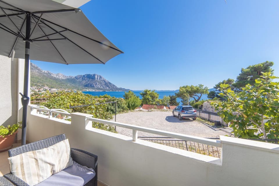 Balcony/Terrace, Mountain view