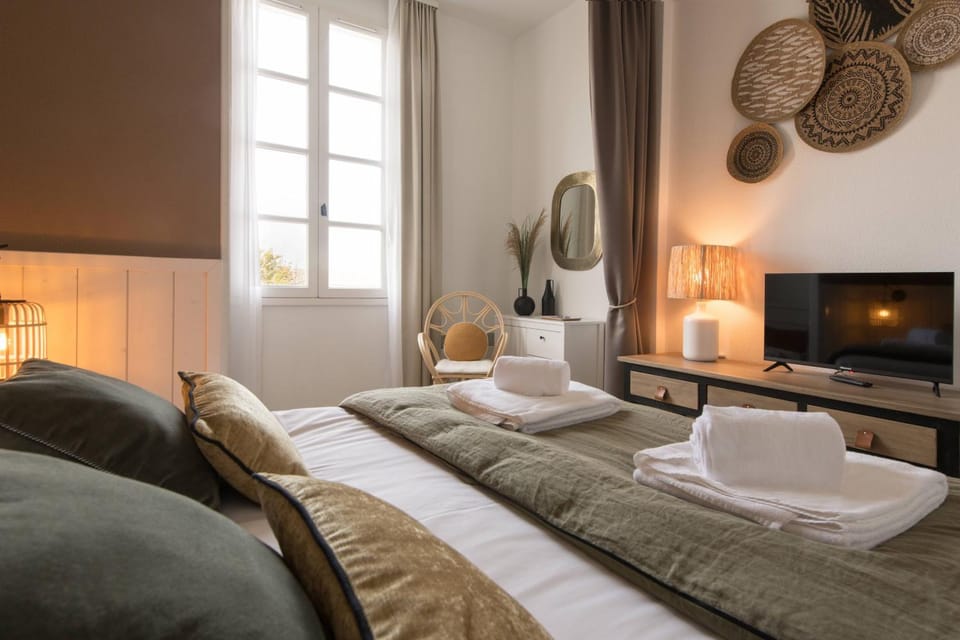 Bed, Bedroom