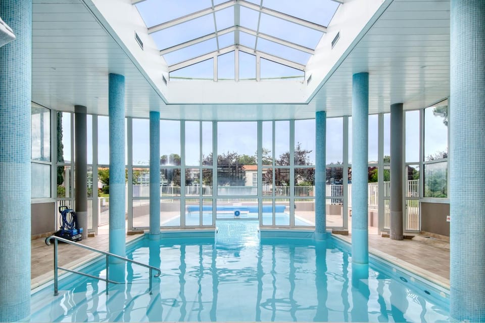 Swimming pool, Swimming pool