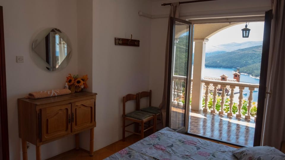 Bed, Bedroom, Sea view