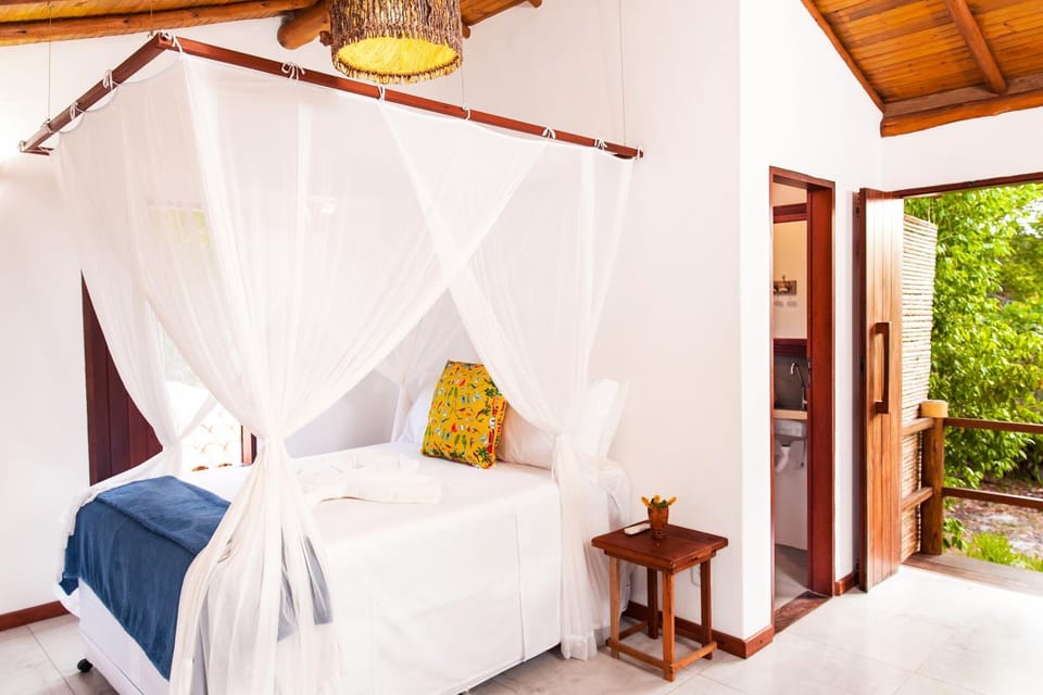Bed, Photo of the whole room, Garden view