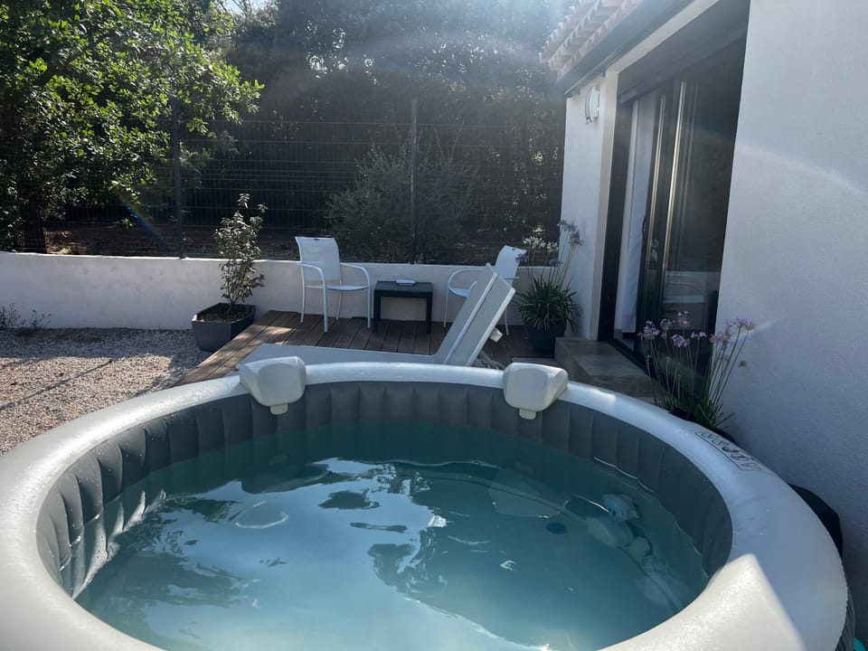 Maisonnette 32m2 climatisé avec jacuzzi au calme. House in French Riviera