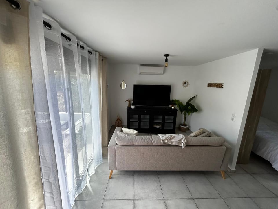 Maisonnette 32m2 climatisé avec jacuzzi au calme. House in French Riviera