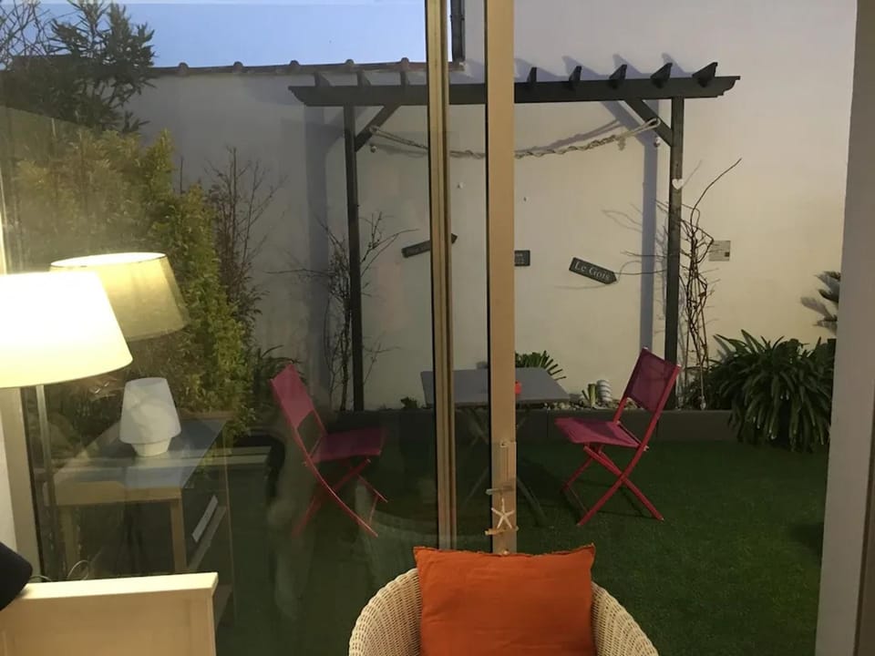 Studio rénové à deux pas de la plage des Lutins - Terrasse privée, parking et animaux acceptés Apartment in Noirmoutier-en-l'Île