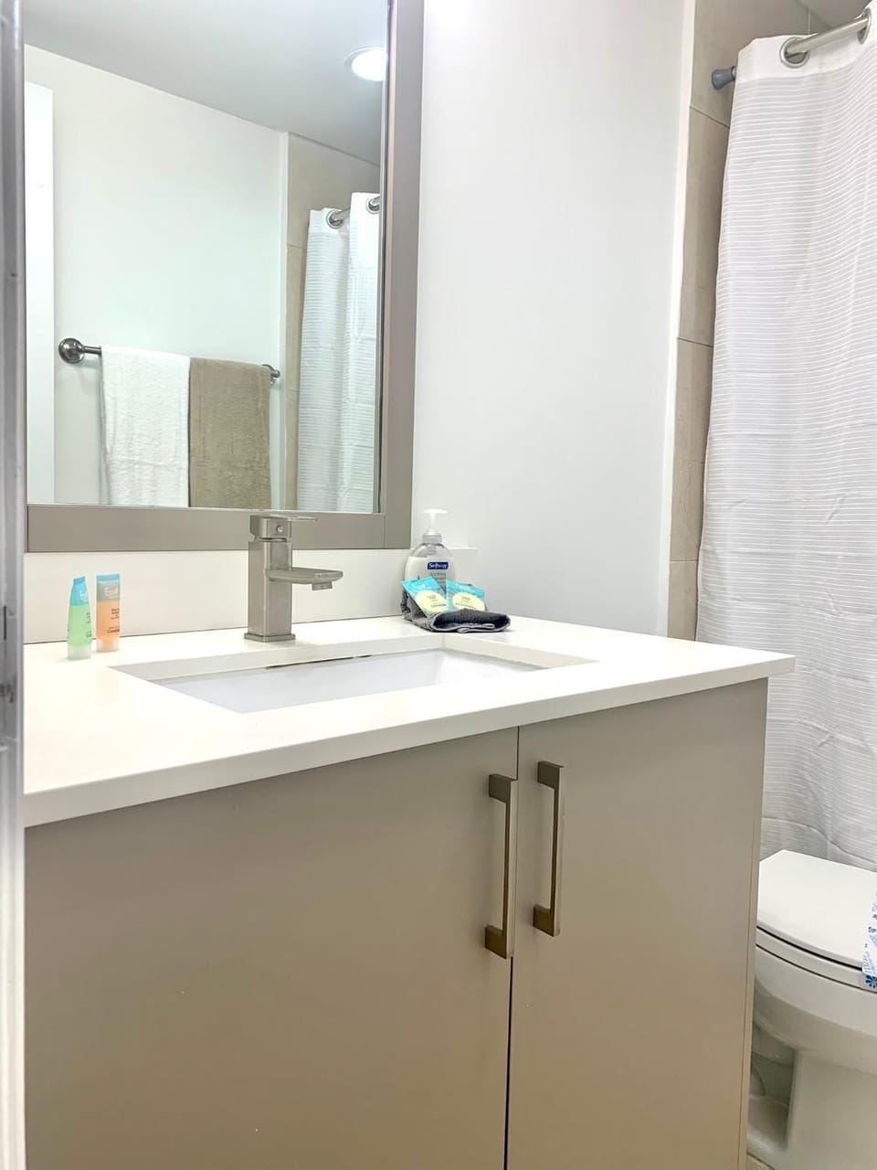 Great private room Vacation rental in North Bay Village