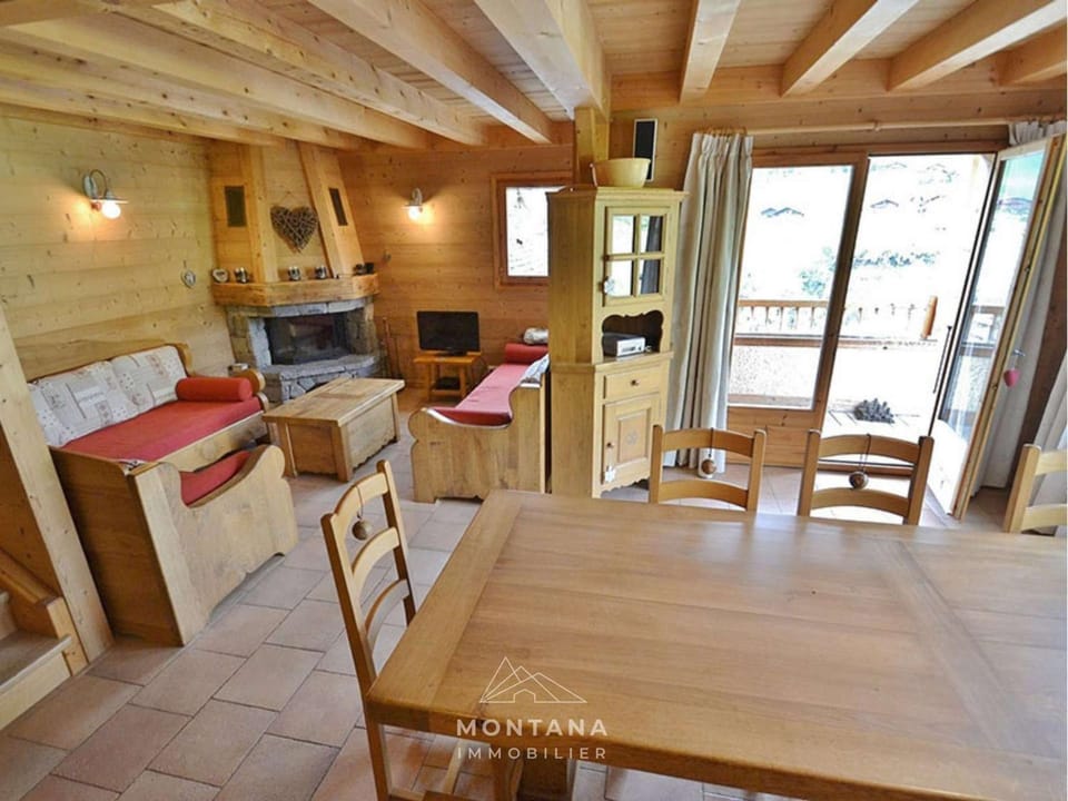 Triplex 8 pers. en Chalet Traditionnel, Pied des Pistes, Terrasse, Balcon, Parking - FR-1-458-164 Apartment in Le Grand-Bornand