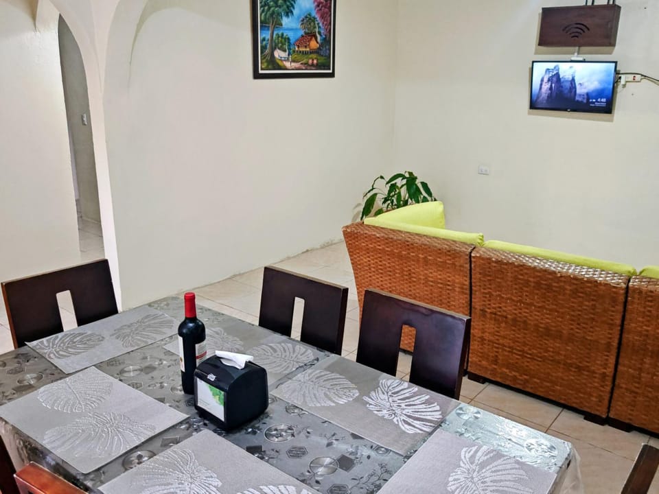 TV and multimedia, Food and drinks, Dining area, Drinks, internet