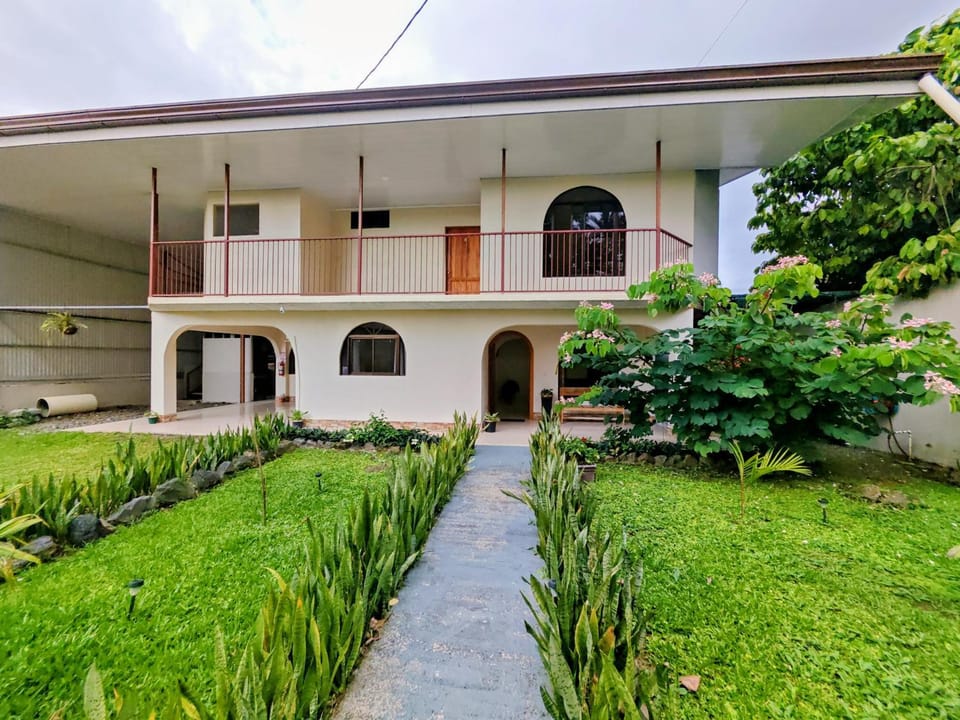 Property building, Facade/entrance, Off site, Garden, Garden view