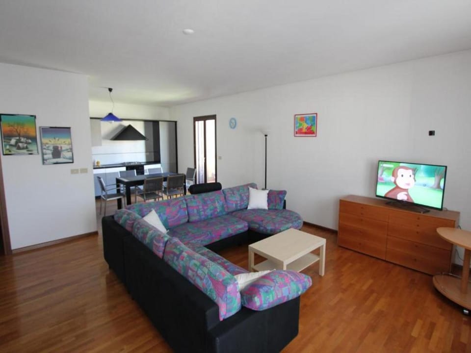 Living room, Seating area, kitchen