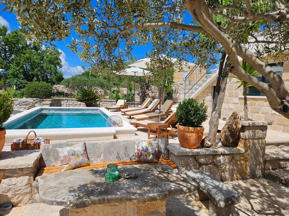 Day, Pool view, Swimming pool, sunbed