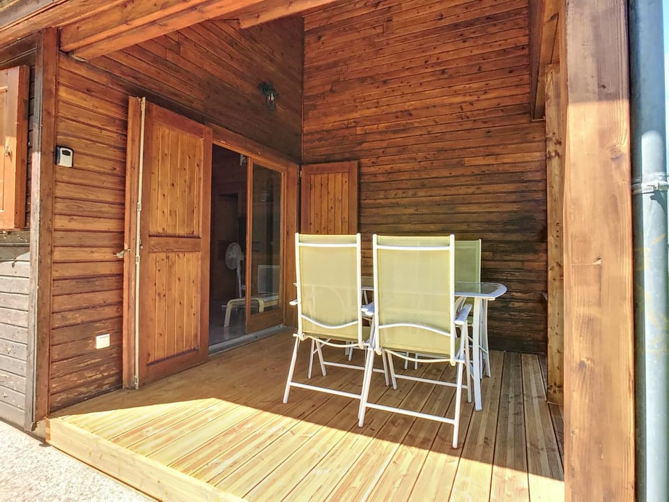 Chalet grand jardin, au calme, proche commerces House in Auvergne-Rhône-Alpes