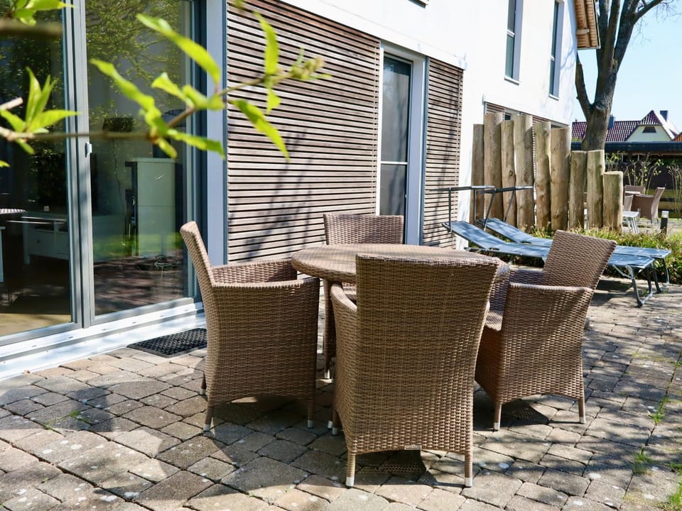 Property building, Patio, Dining area