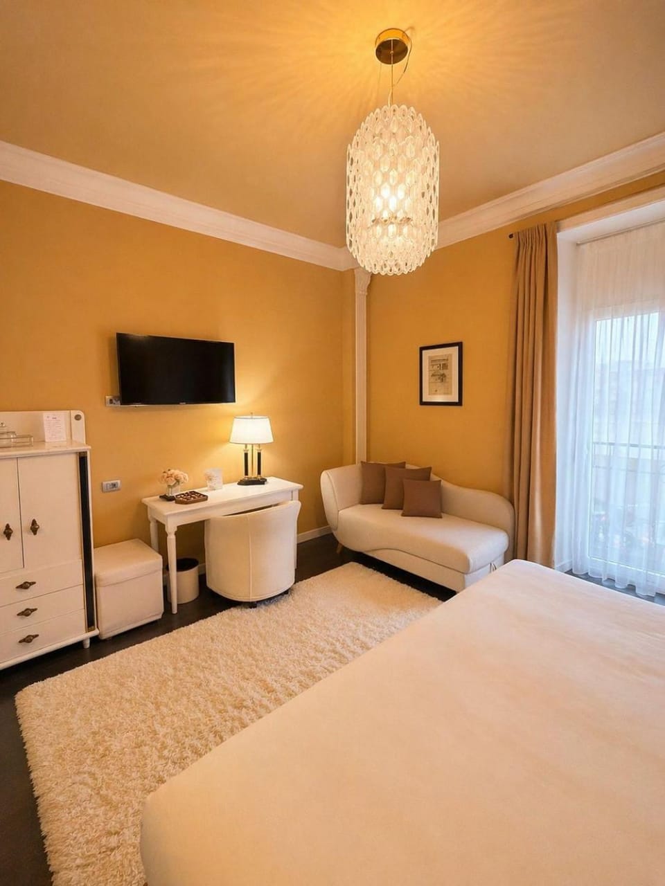 Photo of the whole room, Bedroom