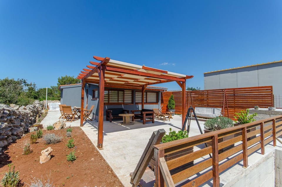 Facade/entrance, Balcony/Terrace