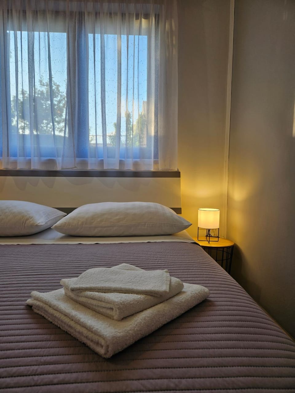 Photo of the whole room, Bedroom, towels
