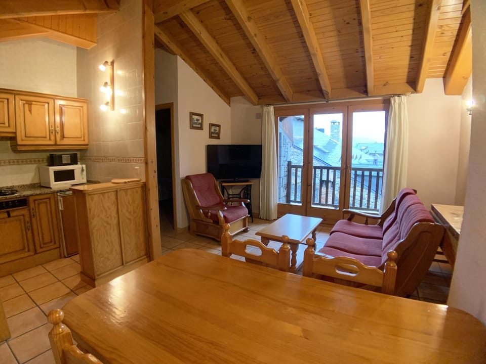 Balcony/Terrace, Kitchen or kitchenette, Living room, Dining area