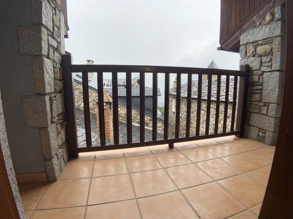 Balcony/Terrace, Mountain view, Mountain view, Street view