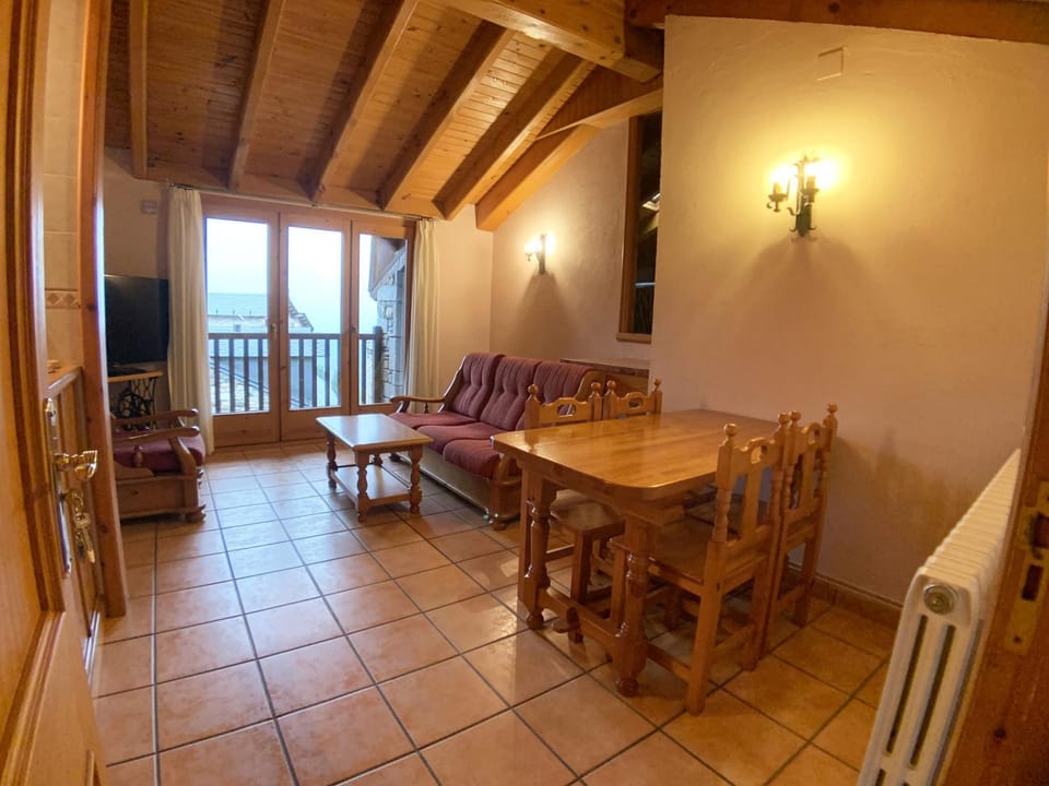 Balcony/Terrace, Balcony/Terrace, Living room, Dining area, Mountain view, Mountain view