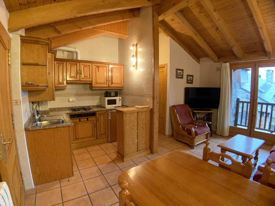 TV and multimedia, Kitchen or kitchenette, Living room, Dining area
