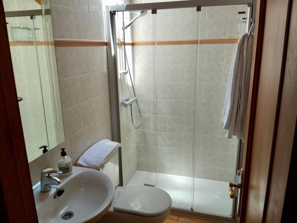 Shower, Bathroom, towels