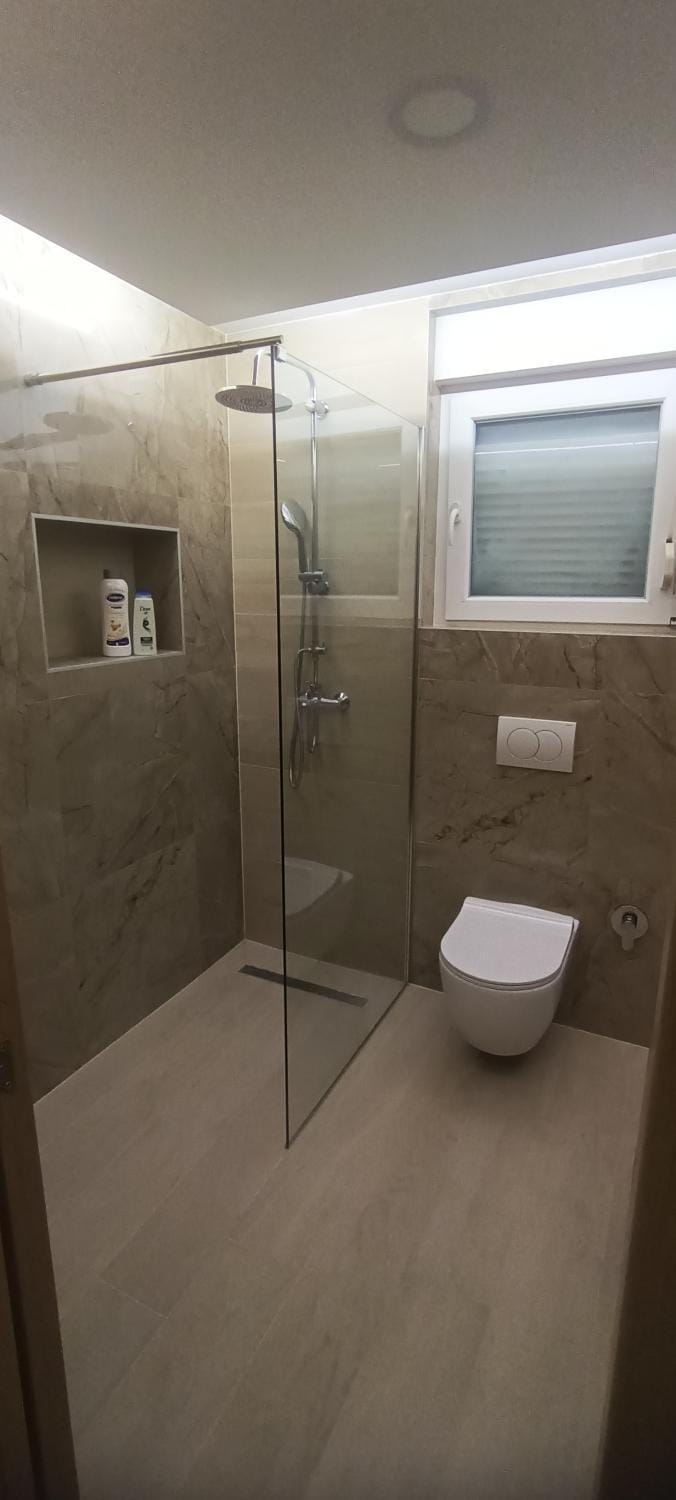 Shower, Toilet, Bathroom, towels