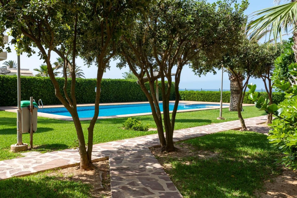 Las Dunas, bajo, 2 dormitorios, 25m del mar, by Bookindenia Apartment in Marina Alta