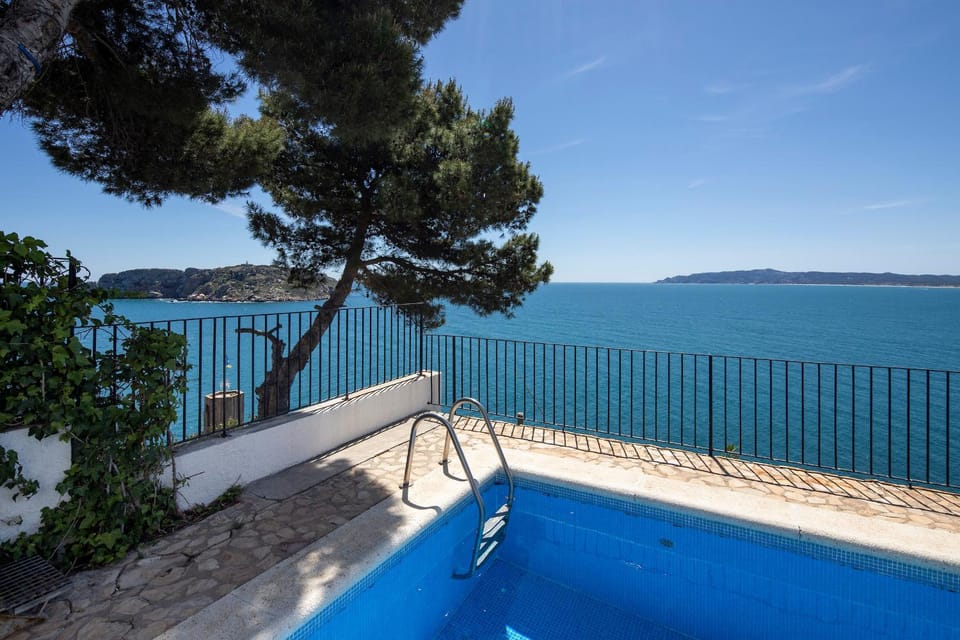 Balcony/Terrace, Sea view, Swimming pool