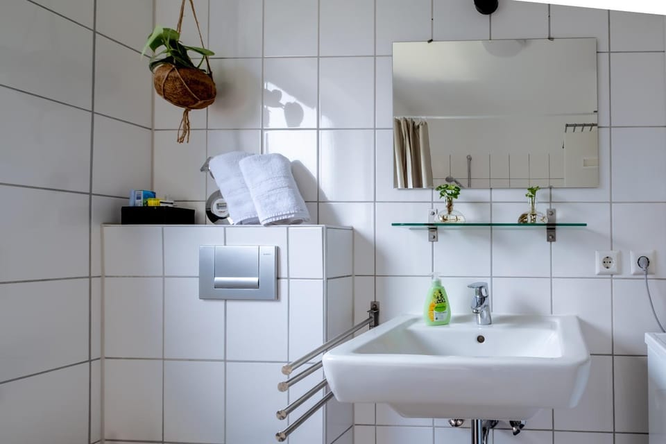 Bathroom, towels