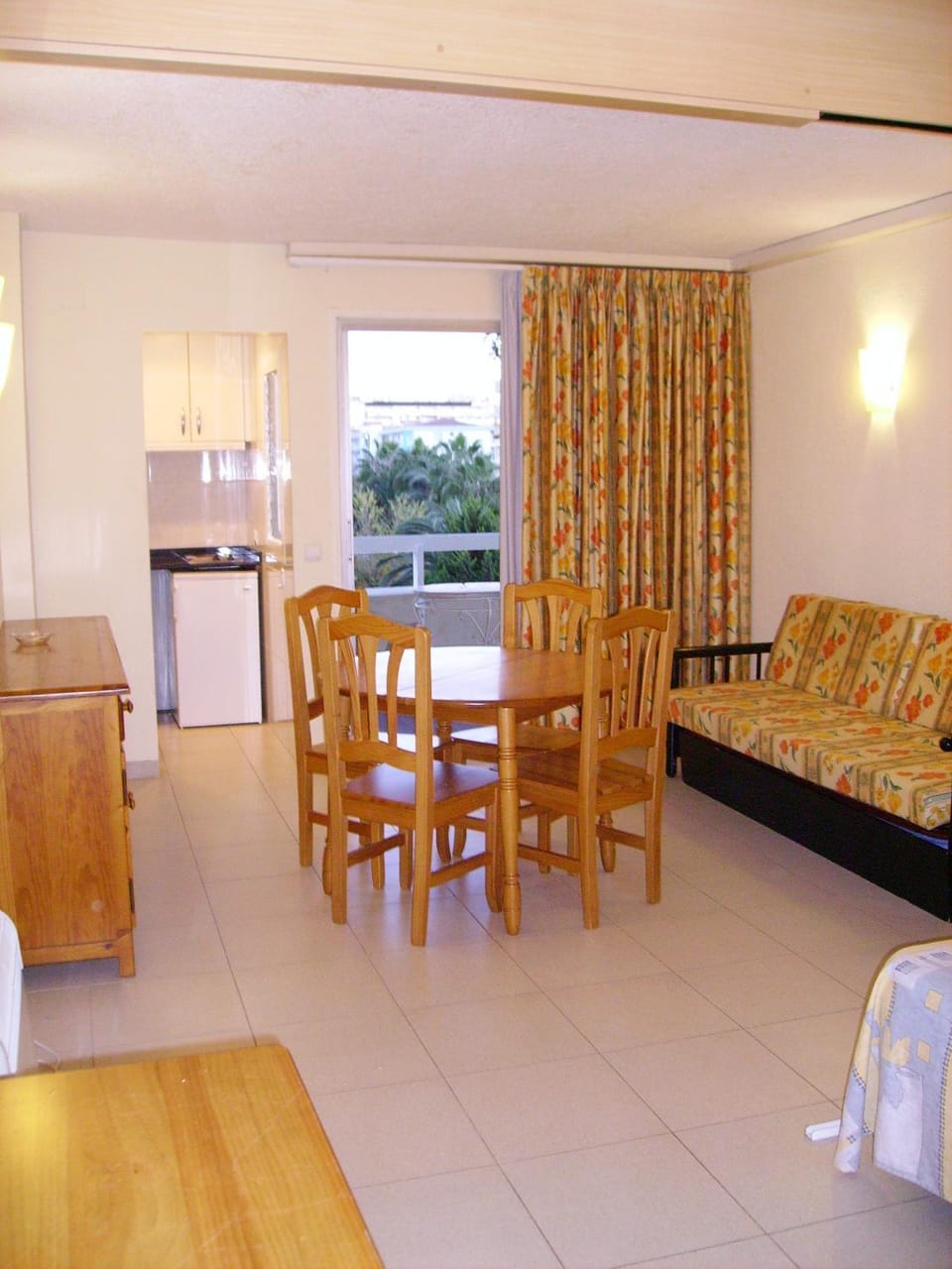 Seating area, Dining area
