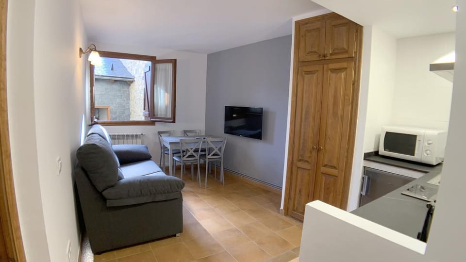 TV and multimedia, Kitchen or kitchenette, Living room, Dining area