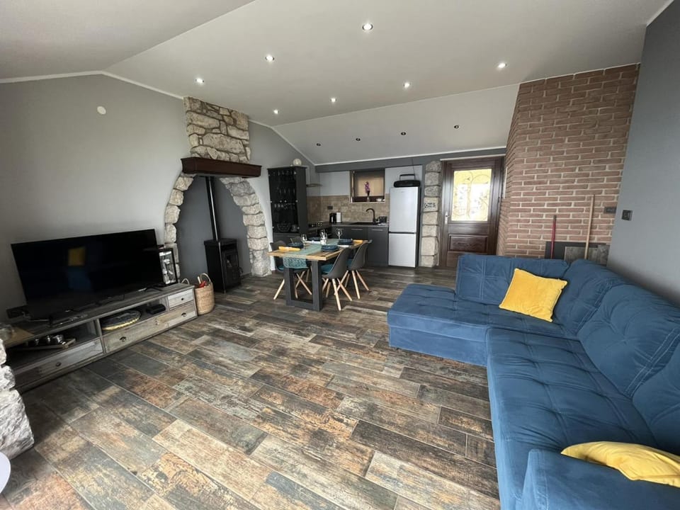 TV and multimedia, Living room, Dining area