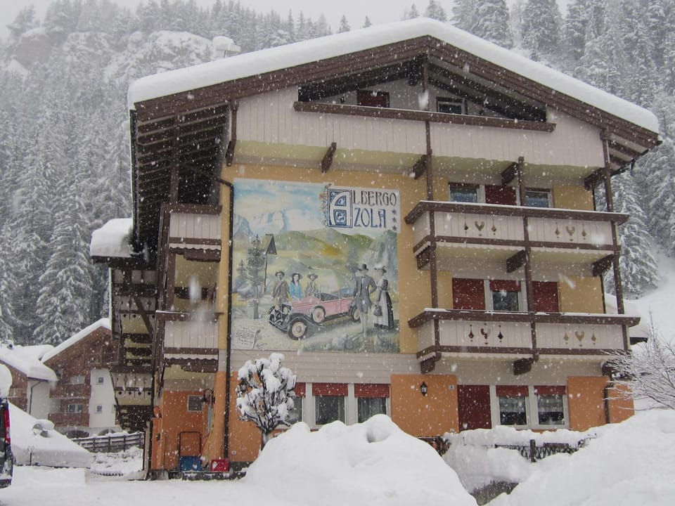 Facade/entrance, Winter