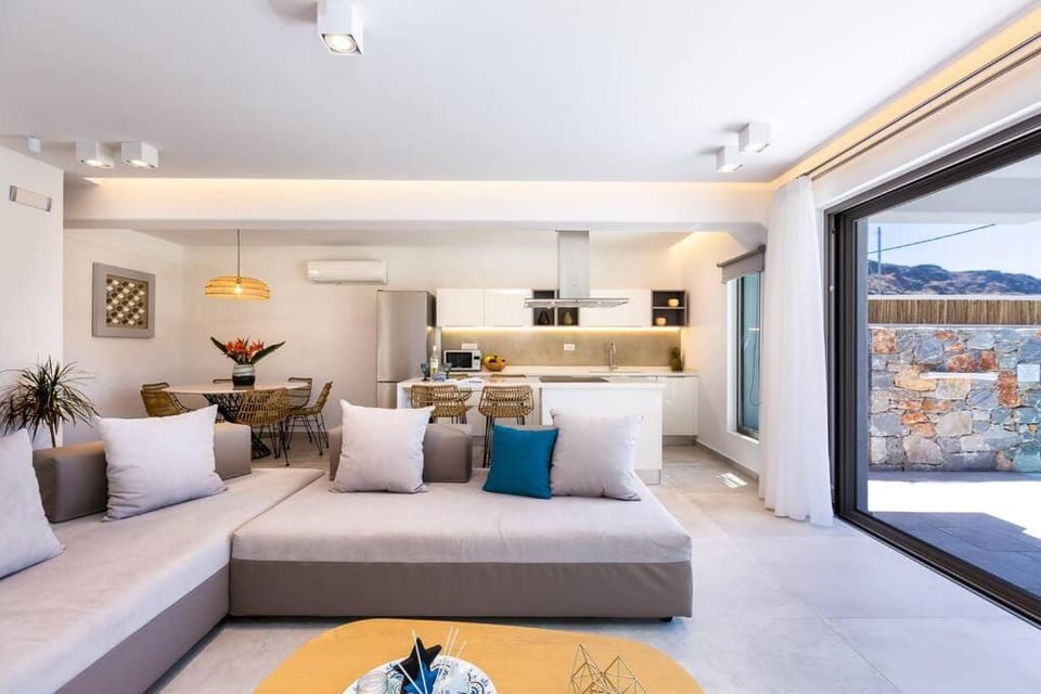Villa Daphne-Naiades/ 2 bedrooms,luxury,beachfront House in Plakias