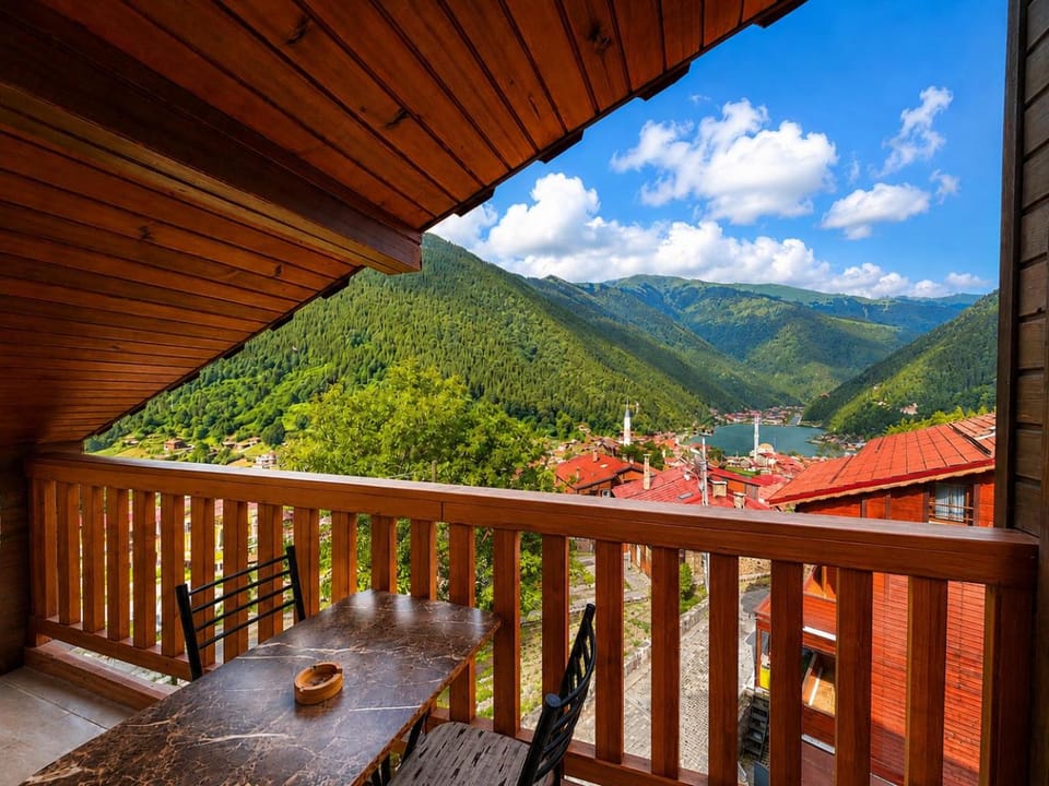 Nearby landmark, Spring, Day, Natural landscape, View (from property/room), Balcony/Terrace, Lake view, Mountain view