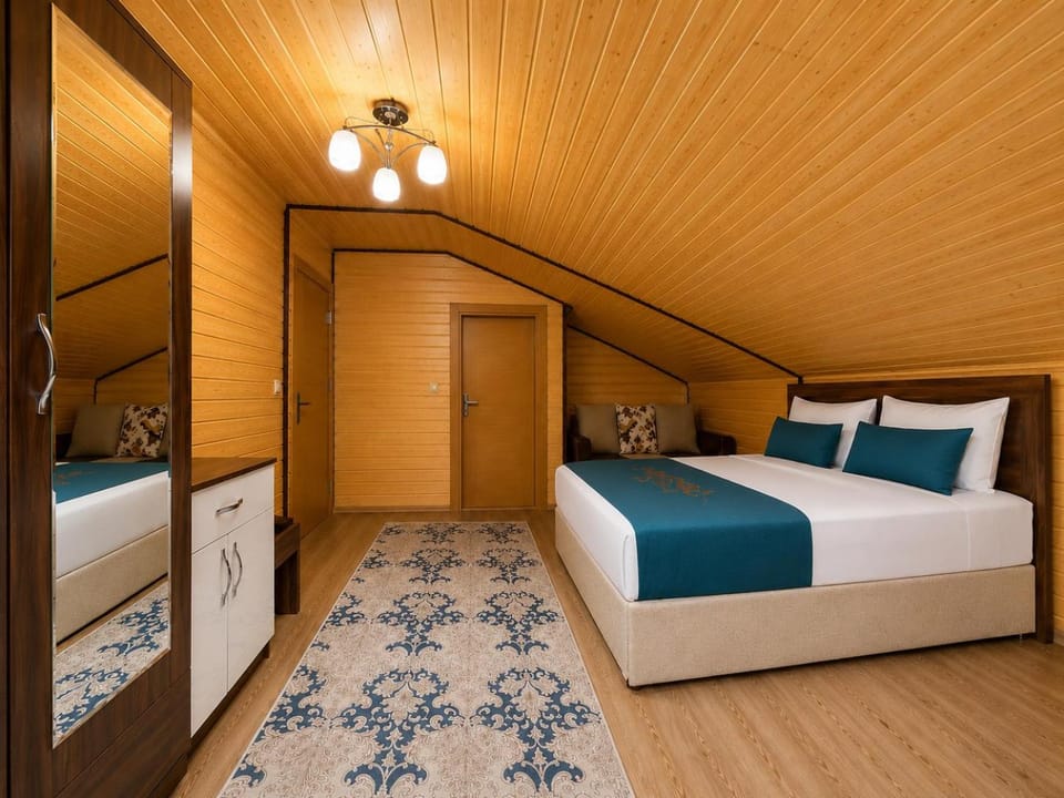 Bed, Photo of the whole room, wardrobe