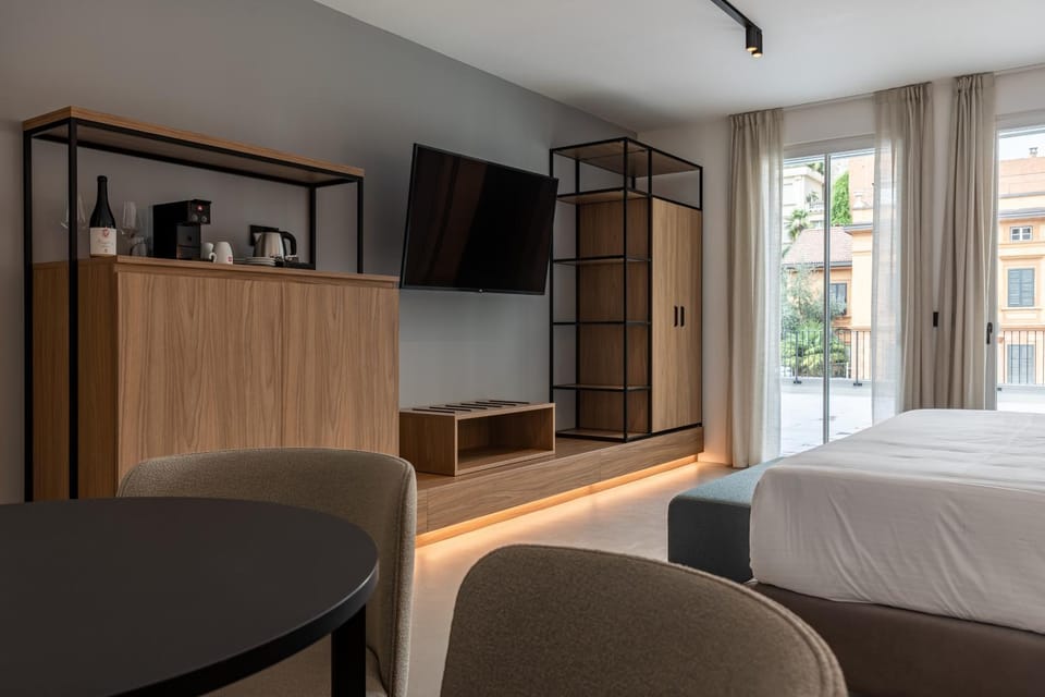 Bed, TV and multimedia, Coffee/tea facilities, Photo of the whole room, Bedroom, hair dresser