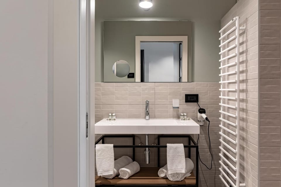 Bathroom, towels