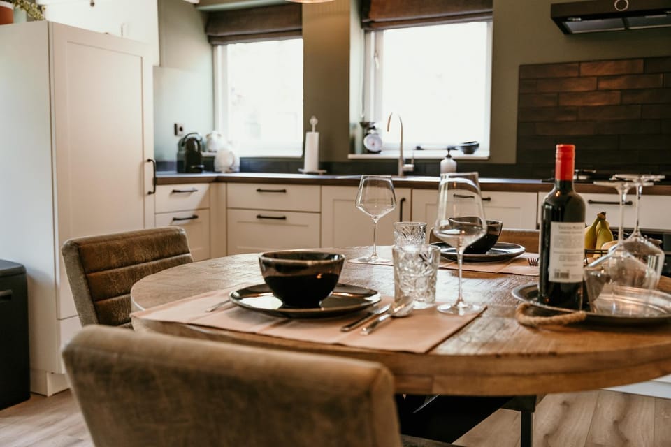 Dining area, kitchen
