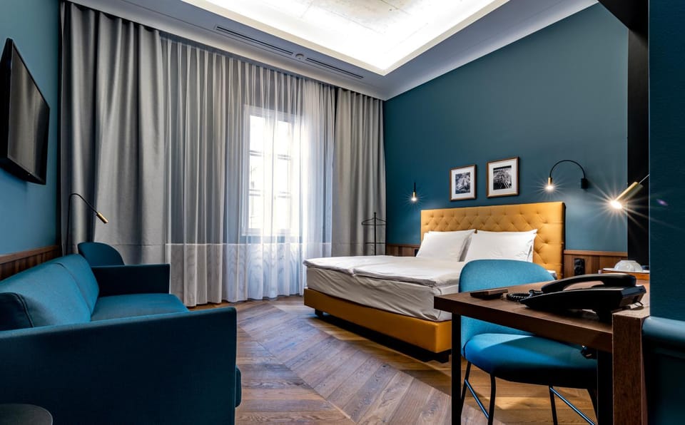 Photo of the whole room, Bedroom
